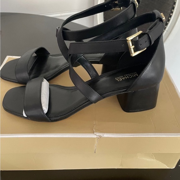 Michael Kors women shoes - Picture 1 of 3